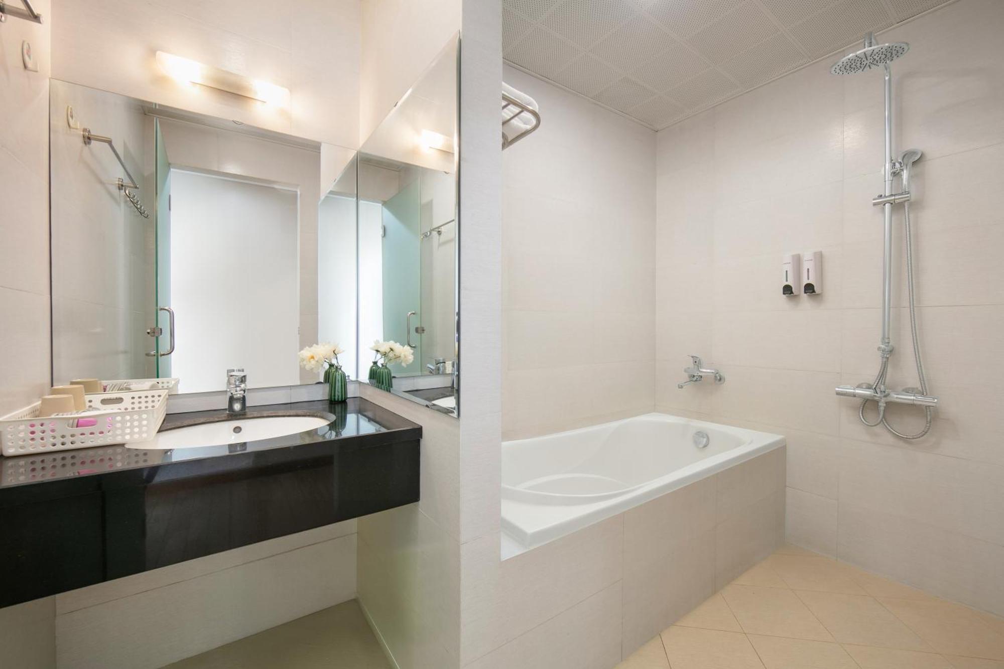 Hb Serviced Apartment - 121B Quan Hoa Ханой Экстерьер фото
